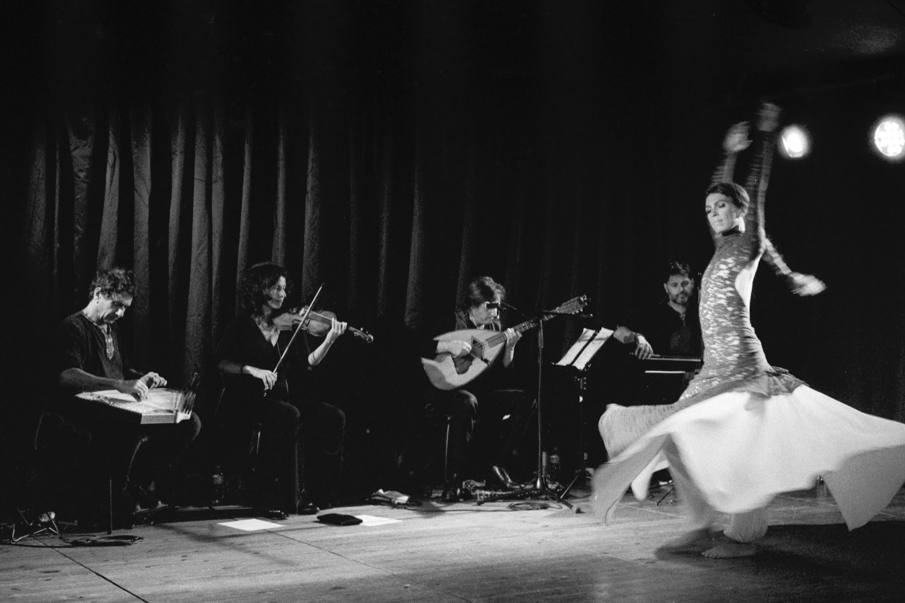 Burruezo & Nur Camerata i Virginia Joëlle — performance Barcelona